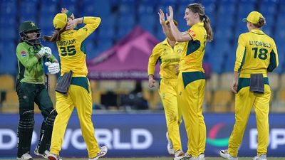 AUS vs PAK: पाकिस्तान को अब ऑस्ट्रेलिया ने भी धोया, 107 रन से दी वर्ल्ड कप 2025 की सबसे बड़ी हार SportsTak Hindi