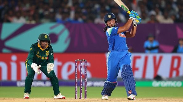 IND vs SA: ऋचा घोष ने साउथ अफ्रीका के खिलाफ 94 रन की तूफानी पारी खेल रचा इतिहास, ऐसा करने वाली बनीं पहली भारतीय महिला बल्लेबाज SportsTak Hindi