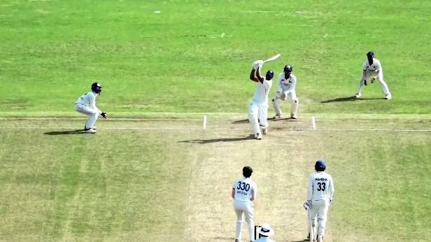 ऑस्ट्रेलिया के खिलाफ वनडे सीरीज के लिए टीम इंडिया में नहीं मिली जगह तो स्टार ऑलराउंडर ने सिर्फ 62 गेंदों पर ठोका शतक, सेलेक्टर्स को दिया मैसेज ऑस्ट्रेलिया के खिलाफ वनडे सीरीज के लिए टीम इंडिया में नहीं मिली जगह तो स्टार ऑलराउंडर ने सिर्फ 62 गेंदों पर ठोका शतक, सेलेक्टर्स को दिया मैसेज