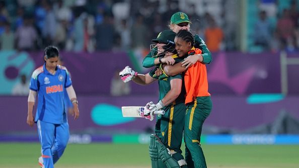 INDW vs SAW: डी क्लर्क ने टीम इंडिया के जबड़े से छीनी जीत, ऋचा के 94 रनों पर फिरा पानी, 3 विकेट से वर्ल्ड कप में भारत की पहली हार INDW vs SAW: डी क्लर्क ने टीम इंडिया के जबड़े से छीनी जीत, ऋचा के 94 रनों पर फिरा पानी, 3 विकेट से वर्ल्ड कप में भारत की पहली हार