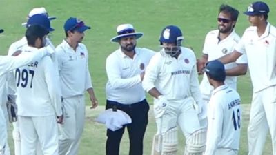 पृथ्वी शॉ ने जांच के आदेश के बाद मुशीर खान से झगड़े के लिए मांगी माफी, कहा- मैं तो तुम्हारे बड़े भाई जैसा हूं SportsTak Hindi