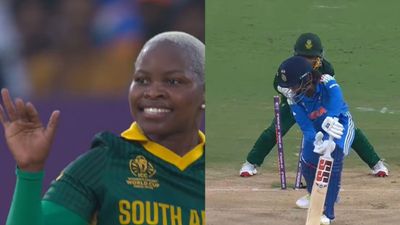 ICC ने साउथ अफ्रीकी प्लेयर को 'बाय-बाय' करने की दी सजा, भारत के खिलाफ जानिए मैच में क्या हुआ ?  Mlaba after clean bowling Harleen