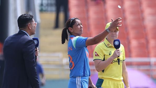 IND vs AUS : ऑस्ट्रेलिया ने टॉस जीतकर चुनी गेंदबाजी, हरमनप्रीत ने टीम इंडिया में नहीं किया बदलाव, जानें Playing XI