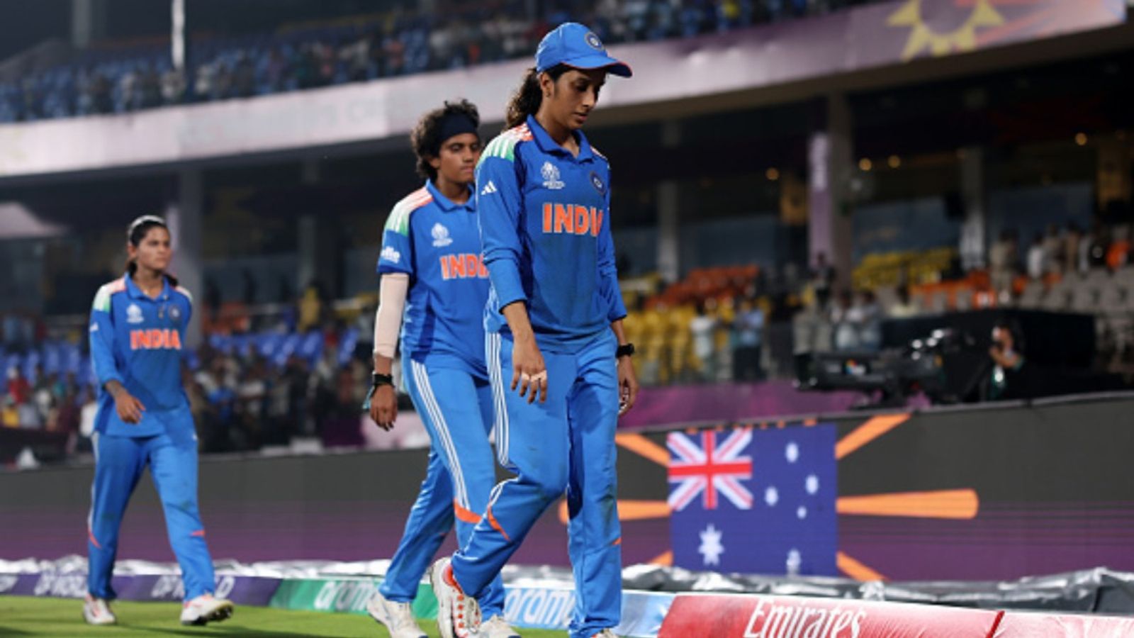 World Cup 2025: टीम इंडिया ऑस्ट्रेलिया से हारने के बाद भी कैसे खेल सकती है सेमीफाइनल, सामने आया गणित World Cup 2025: टीम इंडिया ऑस्ट्रेलिया से हारने के बाद भी कैसे खेल सकती है सेमीफाइनल, सामने आया गणित