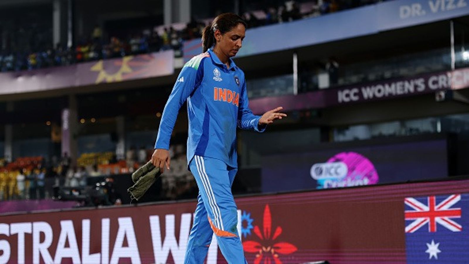 ऑस्ट्रेलिया के खिलाफ मिली करारी हार के बाद भारतीय कोच ने इन खिलाड़ियों को बनाया निशाना, कहा- हमारी टीम के... ऑस्ट्रेलिया के खिलाफ मिली करारी हार के बाद भारतीय कोच ने इन खिलाड़ियों को बनाया निशाना, कहा- हमारी टीम के...