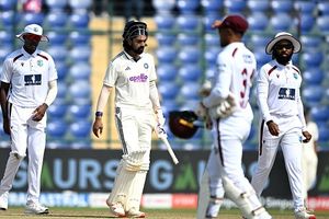 IND vs WI: टीम इंडिया का दबदबा कायम, वेस्टइंडीज को दूसरे टेस्ट में 7 विकेट से हराकर 2-0 से किया क्लीन स्वीप SportsTak Hindi