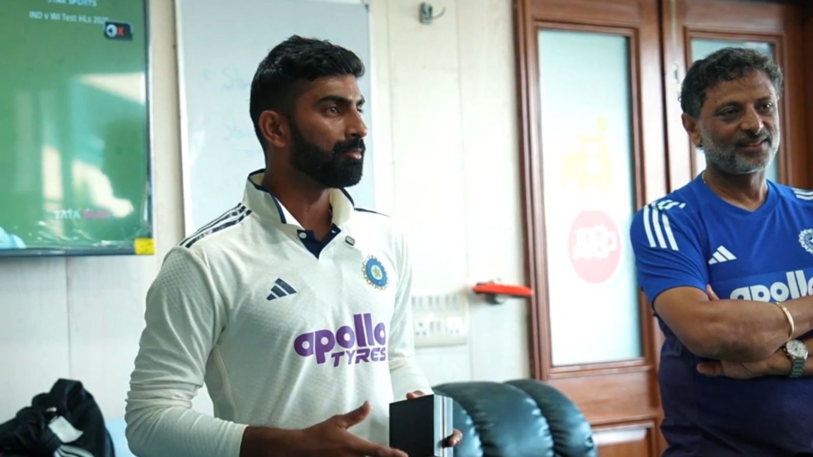 IND vs WI टेस्ट सीरीज के बाद किसे मिला इम्पैक्ट प्लेयर का मेडल? जो नहीं खेला एक भी मैच उसने ड्रेसिंग रूम में...VIDEO IND vs WI टेस्ट सीरीज के बाद किसे मिला इम्पैक्ट प्लेयर का मेडल? जो नहीं खेला एक भी मैच उसने ड्रेसिंग रूम में...VIDEO