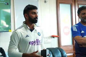 IND vs WI टेस्ट सीरीज के बाद किसे मिला इम्पैक्ट प्लेयर का मेडल?  जो नहीं खेला एक भी मैच उसने ड्रेसिंग रूम में...VIDEO SportsTak Hindi