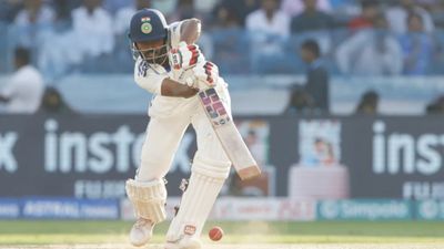 टीम इंडिया से 18 महीने से बाहर, आईपीएल कॉन्ट्रेक्ट भी नहीं, ऐसे खिलाड़ी ने ठोका रणजी ट्रॉफी 2025-26 का पहला शतक SportsTak Hindi