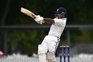 Ranji Trophy: इशान किशन की कप्तानी पारी, टीम इंडिया से अनदेखी के बीच ठोका 9वां फर्स्ट क्लास शतक, मुश्किल में फंसी टीम को बचाया SportsTak Hindi