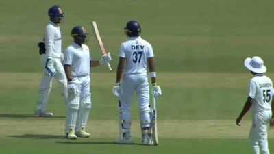 करुण नायर का बल्ला टेस्ट टीम इंडिया से बाहर होते ही गरजा, 73 रन की पारी से कर्नाटक को बचाया Karun Nair, Devdutt Padikkal