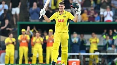 IND vs AUS: भारत के खिलाफ वनडे सीरीज से ऑस्ट्रेलियाई ऑलराउंडर बाहर, चार मैचों में तीन शतक ठोककर सेलेक्टर्स को मुंहतोड़ जवाब देने वाले खिलाड़ी ने किया रिप्लेस SportsTak Hindi