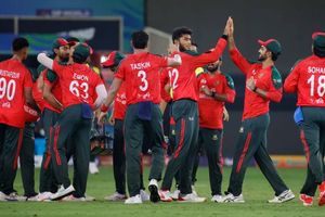 'सोशल मीडिया छोड़ दो', बांग्लादेशी खिलाड़ियों को फैंस से गालियां पड़ने और अफगानिस्तान के हाथों सफाए के बाद मिला फरमान SportsTak Hindi