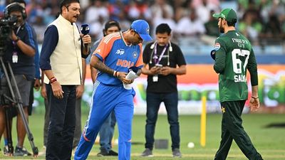 सूर्यकुमार यादव का खुलासा, बताया एशिया कप 2025 में पाकिस्तान से हाथ ना मिलाने का किसका था फैसला? SportsTak Hindi