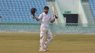 Ranji Trophy: रिंकू सिंह ने रणजी ट्रॉफी में ठोका शतक, फर्स्ट क्लास करियर में 8वीं बार लगाया सैकड़ा SportsTak Hindi