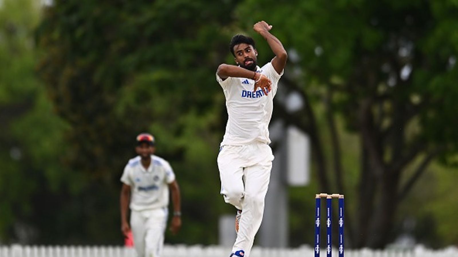जडेजा के उत्तराधिकारी कहे जा रहे खिलाड़ी ने रणजी ट्रॉफी में लूटी महफिल, करियर में दूसरी बार 8 विकेट लेकर टीम को दिलाई जबरदस्त जीत जडेजा के उत्तराधिकारी कहे जा रहे खिलाड़ी ने रणजी ट्रॉफी में लूटी महफिल, करियर में दूसरी बार 8 विकेट लेकर टीम को दिलाई जबरदस्त जीत