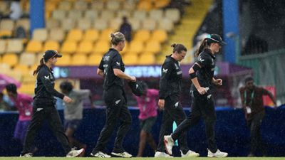 NZ vs PAK: न्यूजीलैंड की कप्तान का लगातार दो मैच धुलने पर टूटा सब्र, कहा- जब पता है कि दोपहर में बारिश है तो फिर.... SportsTak Hindi