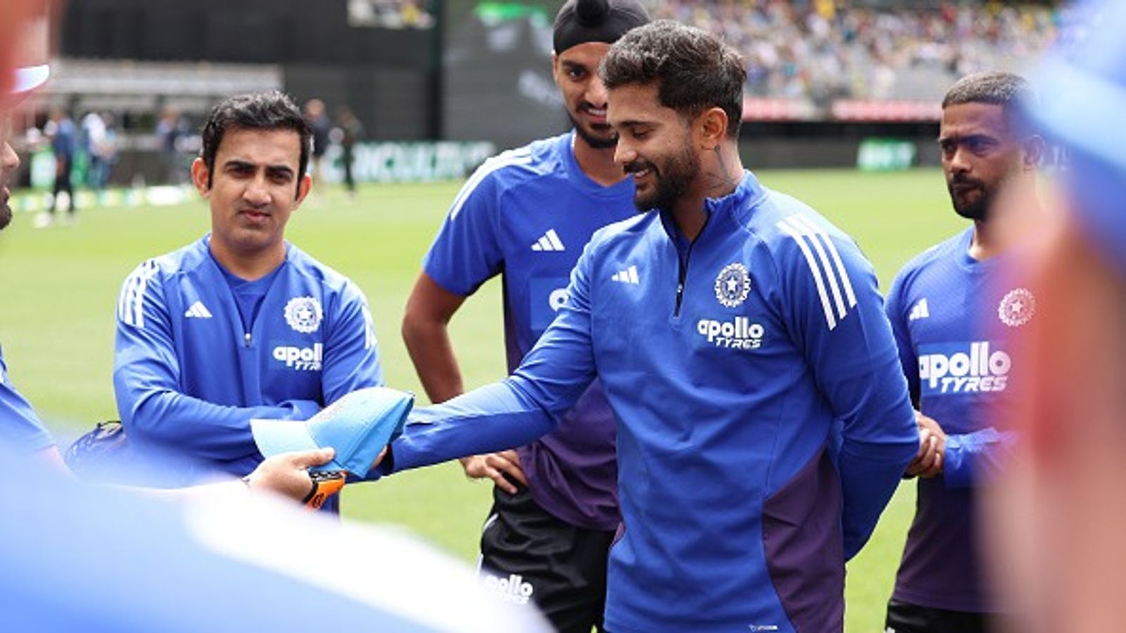 IND vs AUS: भारत के लिए इस तूफानी खिलाड़ी ने किया वनडे डेब्यू, रोहित शर्मा ने पर्थ में टक्कर से पहले दी कैप IND vs AUS: भारत के लिए इस तूफानी खिलाड़ी ने किया वनडे डेब्यू, रोहित शर्मा ने पर्थ में टक्कर से पहले दी कैप