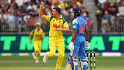 IND vs AUS: 13 पारियों में 7 बार आउट, जॉश हेजलवुड के सामने नहीं चलता श्रेयस अय्यर का बल्ला, फिर से खुली पोल SportsTak Hindi