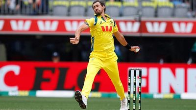IND vs AUS: मिचेल स्टार्क ने क्या 176.5Kph की रफ्तार से रोहित शर्मा को फेंकी इतिहास की सबसे तेज गेंद? SportsTak Hindi