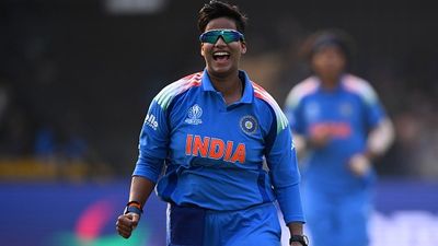 IND vs ENG: दीप्ति शर्मा का इंग्लैंड के खिलाफ वर्ल्ड कप मैच में कमाल, पहली बार किसी भारतीय महिला क्रिकेटर ने हासिल किया ये मुकाम SportsTak Hindi