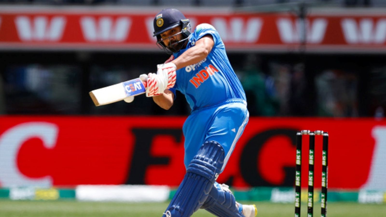 रोहित शर्मा ने ऑस्ट्रेलिया के मैदान में कदम रखते ही रचा इतिहास, सचिन-धोनी के स्पेशल क्लब में बनाई जगह रोहित शर्मा ने ऑस्ट्रेलिया के मैदान में कदम रखते ही रचा इतिहास, सचिन-धोनी के स्पेशल क्लब में बनाई जगह