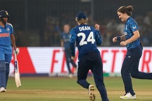 IND vs ENG : रोमांचक मैच में 4 रन से हारी महिला टीम इंडिया, इंग्लैंड ने जीत से सेमीफाइनल में बनाई जगह  SportsTak Hindi
