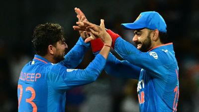 IND vs AUS: 'बॉलिंग पर भी थोड़ा ध्यान दे दो', ऑस्ट्रेलिया के खिलाफ पहले वनडे से कुलदीप को बाहर करने पर अश्विन का तीखा बयान SportsTak Hindi