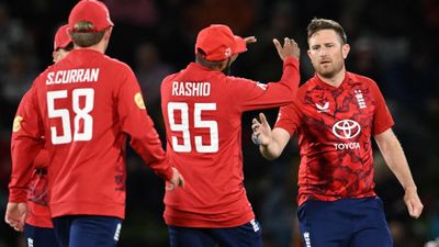 NZ vs ENG: ब्रूक-सॉल्ट के तूफानी खेल से इंग्लैंड ने की रनों की आतिशबाजी, न्यूजीलैंड को 65 रन से हराया, सभी बल्लेबाज हुए कैच आउट SportsTak Hindi