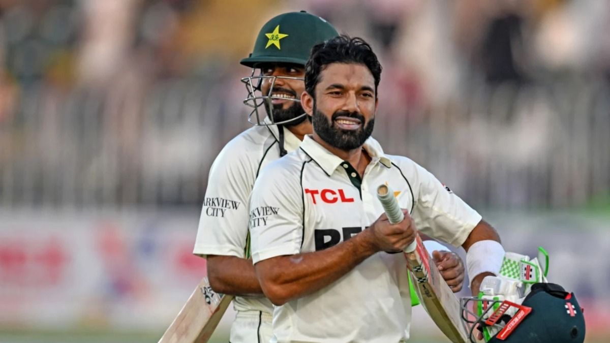 मोहम्मद रिजवान ने शॉट खेलने के बाद बल्ले से गिराईं बेल्स फिर भी अंपायर ने नहीं दिया हिट विकेट आउट, जानिए क्यों मोहम्मद रिजवान ने शॉट खेलने के बाद बल्ले से गिराईं बेल्स फिर भी अंपायर ने नहीं दिया हिट विकेट आउट, जानिए क्यों