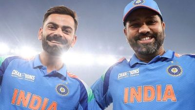 'रोहित-कोहली सिर्फ रिकॉर्ड्स बुक में नहीं रहेंगे, ये दोनों...', ऑस्ट्रेलियाई दिग्गज ने भारत के पूर्व कप्तानों को जमकर सराहा Virat Kohli and Rohit Sharma (File Photo)