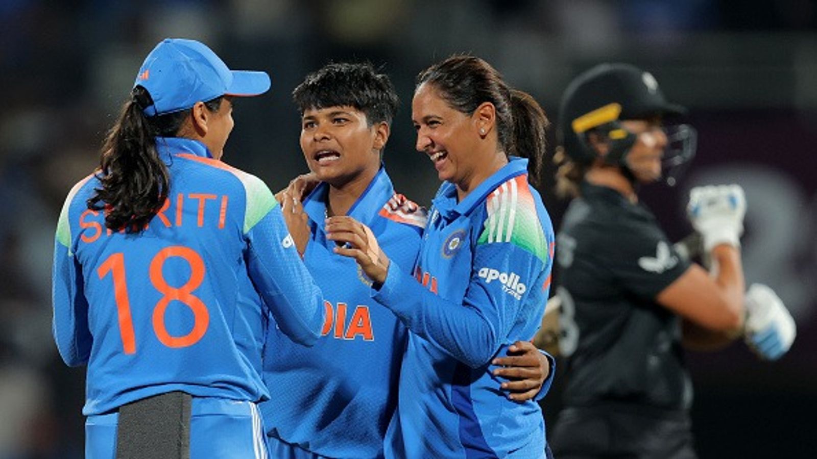 Women's WC : मांधना और रावल के शतकों से टीम इंडिया पहुंची सेमीफाइनल, न्यूजीलैंड का सफर समाप्त Women's WC : मांधना और रावल के शतकों से टीम इंडिया पहुंची सेमीफाइनल, न्यूजीलैंड का सफर समाप्त