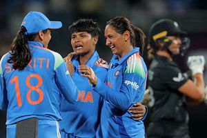 Women's WC : मांधना और रावल के शतकों से टीम इंडिया पहुंची सेमीफाइनल, न्यूजीलैंड का सफर समाप्त  SportsTak Hindi