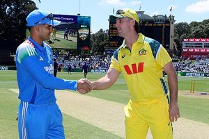 IND vs AUS: कुलदीप यादव की वापसी, भारत ने ऑस्ट्रेलिया के खिलाफ तीसरे वनडे में किए दो बदलाव, जानें दोनों टीमों की प्लेइंग XI SportsTak Hindi