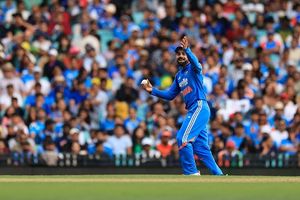 IND vs AUS: विराट कोहली ने 37 की उम्र में लपका हैरतअंगेज कैच, मैथ्यू शॉर्ट को भी अपनी आंखों पर नहीं हुआ यकीन, Video SportsTak Hindi