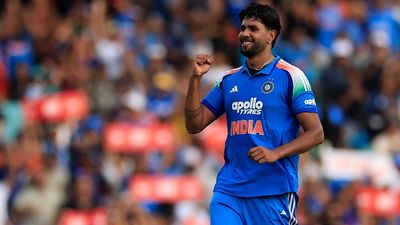 IND vs Aus: हर्षित राणा ने रचा इतिहास, 25 साल बाद सिडनी में किसी भारतीय गेंदबाज ने की इतनी खौफनाक गेंदबाजी, दिग्गजों के क्लब में हुए शामिल SportsTak Hindi