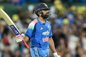 IND vs AUS: ऑस्ट्रेलिया पर बरसे रोहित शर्मा, 'हिटमैन' के बल्ले से 8 महीने बाद निकला वनडे शतक SportsTak Hindi