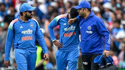 बड़ी खबर: वनडे सीरीज के बाद टीम इंडिया को तगड़ा झटका, भारत का 'स्टार' बैटर इतने हफ्तों के लिए हुआ बाहर SportsTak Hindi