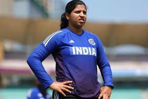 Women's World Cup: ऋचा घोष क्या बांग्लादेश के खिलाफ भारत का आखिरी लीग मैच खेलेंगी? बॉलिंग कोच ने चोट पर दी बड़ी अपडेट SportsTak Hindi