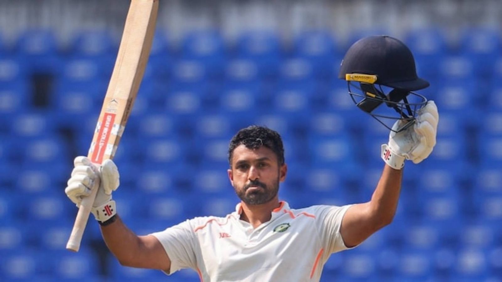 Ranji Trophy: करुण नायर ने ठोका 25वां फर्स्ट क्लास शतक, टीम इंडिया से निकाले जाने के बाद मचाया कोहराम Ranji Trophy: करुण नायर ने ठोका 25वां फर्स्ट क्लास शतक, टीम इंडिया से निकाले जाने के बाद मचाया कोहराम