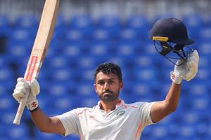 Ranji Trophy: करुण नायर ने ठोका 25वां फर्स्ट क्लास शतक, टीम इंडिया से निकाले जाने के बाद मचाया कोहराम SportsTak Hindi