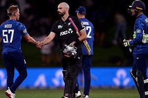 NZ vs ENG: डेरिल मिचेल ने इंग्लैंड से छीनी जीत, खराब शुरुआत के बावजूद न्यूजीलैंड ने चार विकेट से जीता पहला वनडे SportsTak Hindi