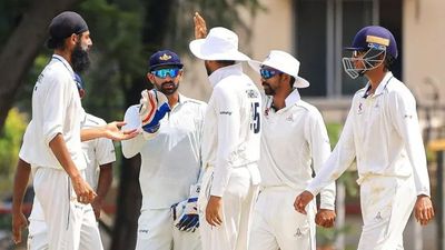 Ranji Trophy: चेन्नई सुपर किंग्स में जिसे नहीं मिला मौका उसने हैट्रिक लेकर मचाई धूम, तीसरे ओवर में किया कमाल Gurjapneet Singh