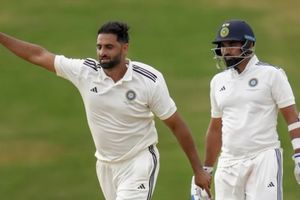 Ranji Trophy: 6-2-5-5, कश्मीरी तेज गेंदबाज ने मचाई सनसनी, पहले 9वें नंबर पर फिफ्टी ठोकी फिर छह ओवर में पांच बल्लेबाजों का किया शिकार SportsTak Hindi