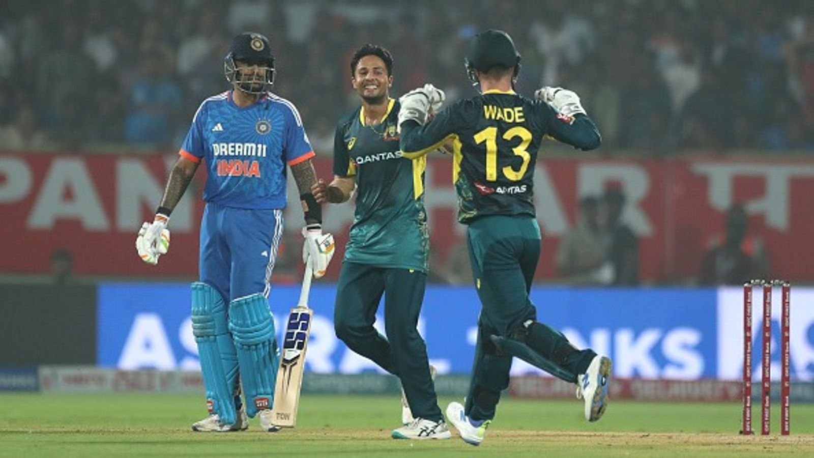 IND vs AUS: भारत के खिलाफ T20I सीरीज के लिए ऑस्ट्रेलियाई टीम में आया खतरनाक गेंदबाज, दो साल बाद हुई वापसी IND vs AUS: भारत के खिलाफ T20I सीरीज के लिए ऑस्ट्रेलियाई टीम में आया खतरनाक गेंदबाज, दो साल बाद हुई वापसी