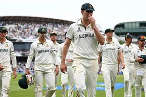 Ashes 2025-26: पैट कमिंस के बाहर होने के बाद यह स्टार बल्लेबाज बना ऑस्ट्रेलियाई टीम का कप्तान SportsTak Hindi