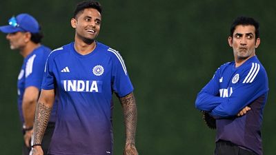 IND vs AUS: सूर्यकुमार यादव की फॉर्म ने दी टेंशन? गौतम गंभीर ने तोड़ी चुप्पी, बोले- हमने फैसला ले लिया है SportsTak Hindi