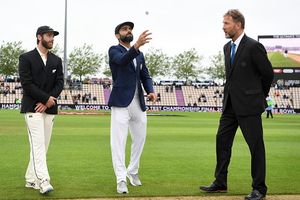 सनसनीखेज खुलासा! पूर्व ICC रेफरी का दावा- 'मुझे टीम इंडिया को सजा न देने के लिए कहा गया था' SportsTak Hindi