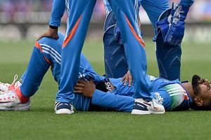 ड्रेसिंग रूम में बेहोश हो गए थे श्रेयस अय्यर, जब BP हुआ लो... BCCI मेडिकल टीम ने ऐसे बचाई जान SportsTak Hindi