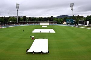 टेंशन बढ़ी, IND vs AUS पहले टी20 पर बारिश का खतरा? जानिए कैसा रहेगा मौसम का मिजाज SportsTak Hindi